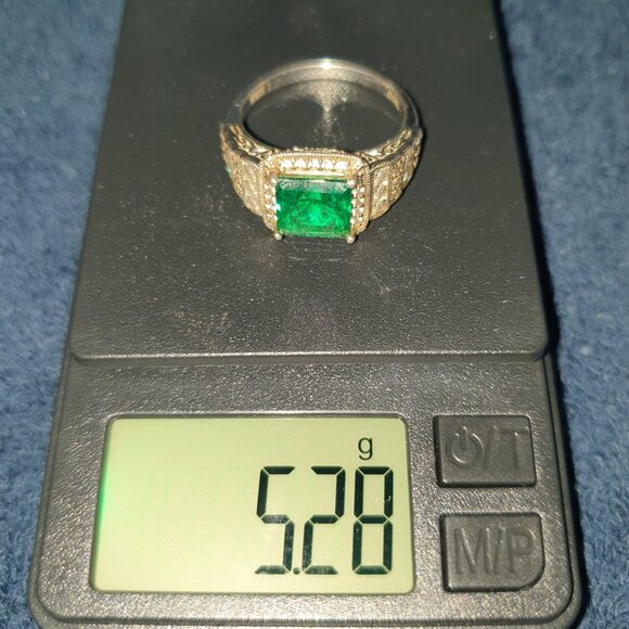 Emerald Green and Silver Women's Ring - Picture 7 of 11